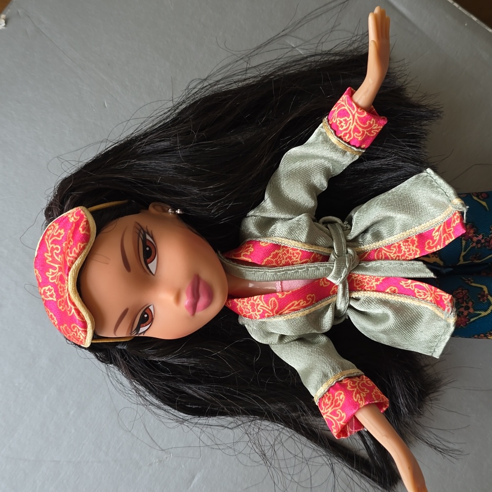 Bratz Sleepover Doll with Pajamas - Picture 2 of 4